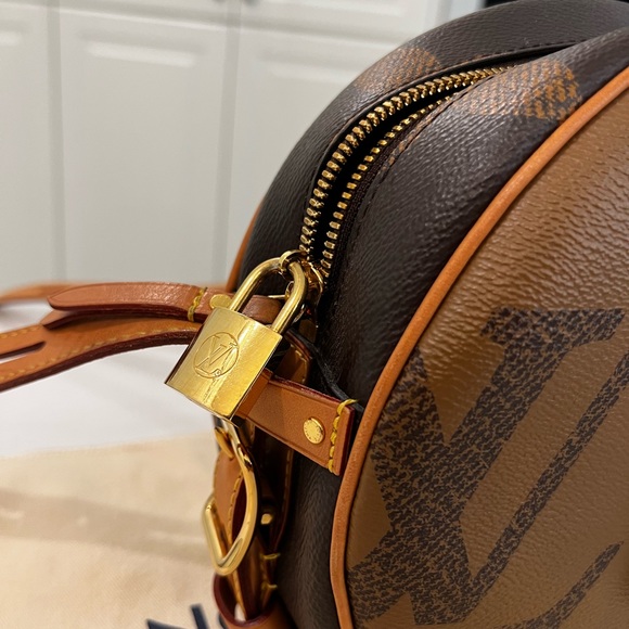 LOUIS VUITTON Reverse Monogram Giant Boite Chapeau Souple Bag - Picture 5 of 16